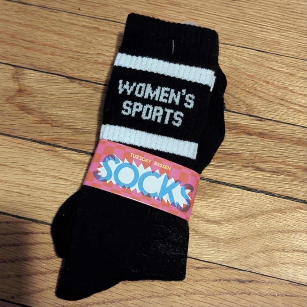 "Women's Sports" Retro Striped Crew Socks - NWT - Black with White Stripes - M